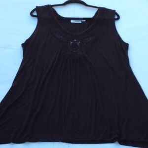 Avenue Black Sleeveless‎ Blouse Round necklace.
